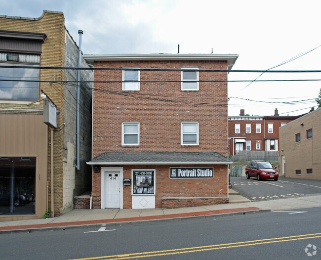 Building Photo - 414 Hackensack St