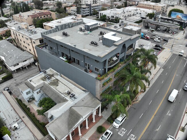 Exterior 3D - 930 S Robertson Blvd