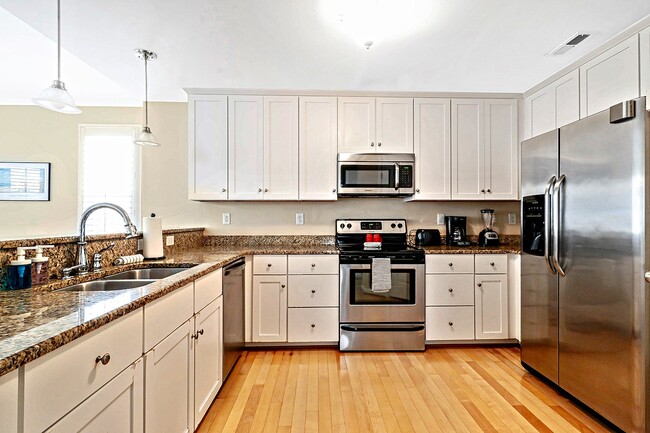 Building Photo - 318 26th St