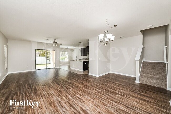 Foto del edificio - 2704 Garden Falls Dr
