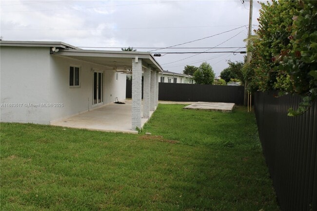 Building Photo - 10542 SW 52nd Terrace