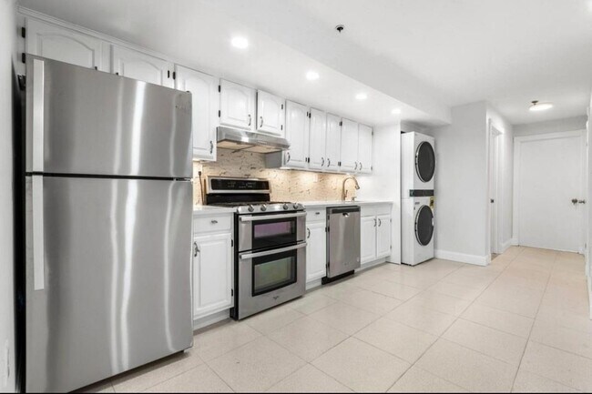Building Photo - 519 3rd St