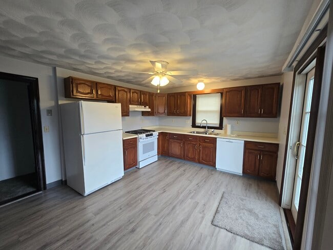 Kitchen - 128 Martin St