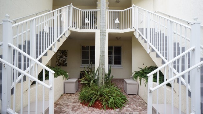 Building Photo - 2501 Marina Bay Dr W