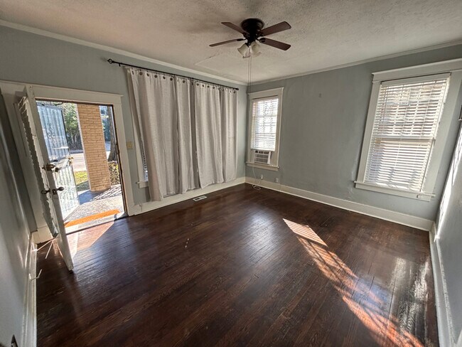 Foto del edificio - 159 N Belvedere Blvd