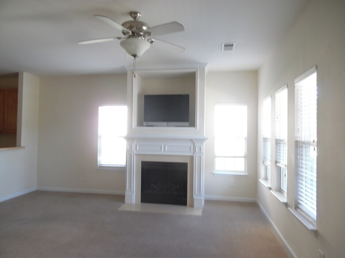 Foto del edificio - Exclusively Offered by Muse Realty, LLC