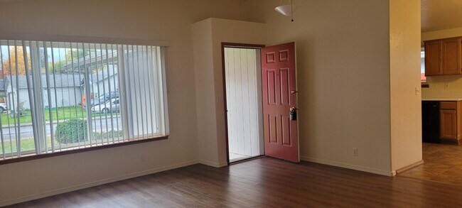 Foto del edificio - 2210 SW Bridge St