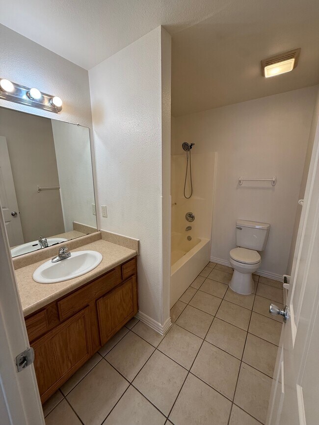 MASTER BATHROOM - 2910 Meridian Plz