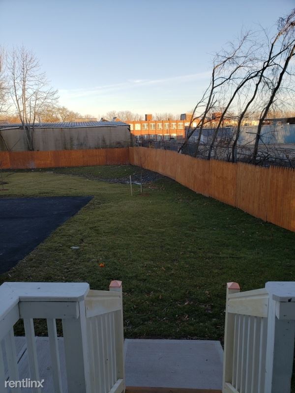Foto del edificio - 3 br, 1.5 bath Townhome - 2684 Main St