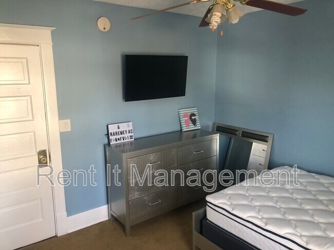 Building Photo - 2595 Evans St