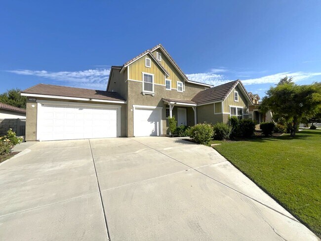 Building Photo - 4 bed, 3 bath located in Eastvale, CA!