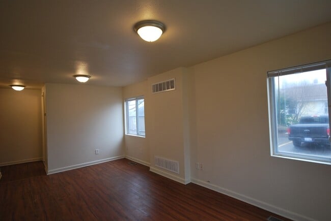 Building Photo - 1027 LaSalle Ave