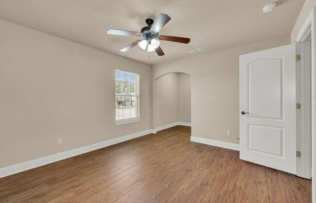 Foto del edificio - 605 NW 17th Ct