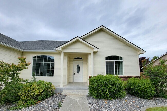 Building Photo - South Richland Rambler for Rent