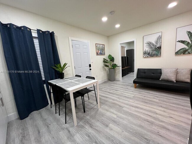 Foto del edificio - 6932 N Miami Ave
