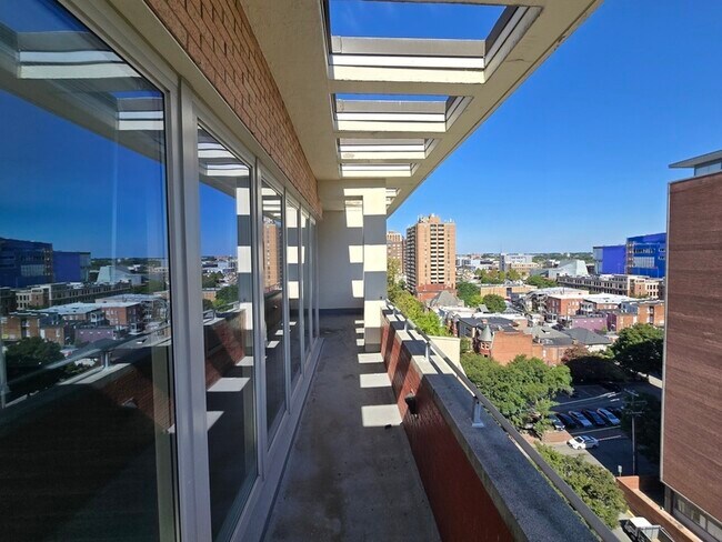 Foto del edificio - 311 W Franklin St