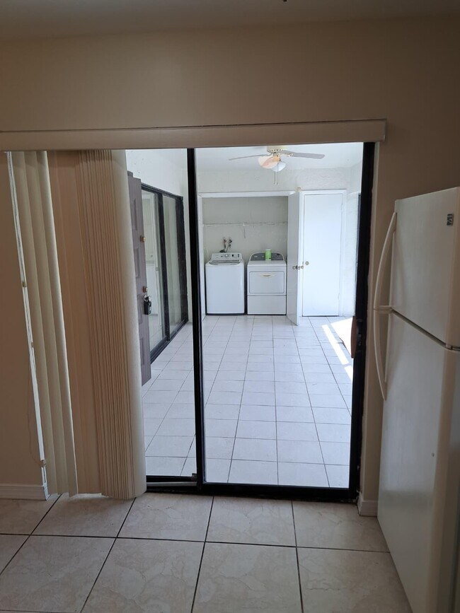 Foto del edificio - 9330 SW 61st Way