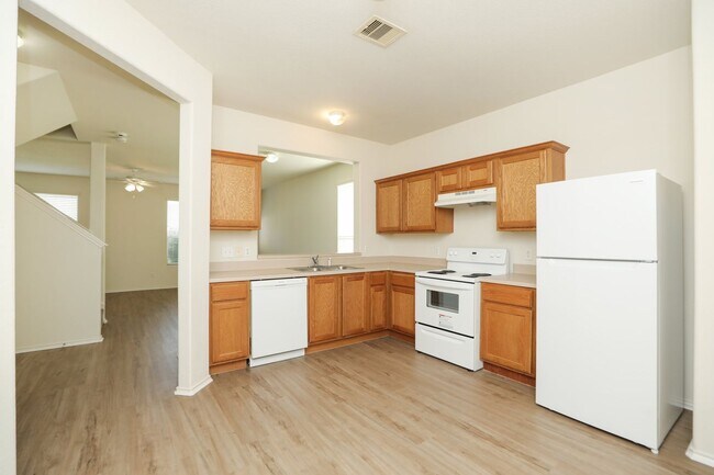 Foto del edificio - Adorable 2-story 3 Bedroom 2.5 Bath in Cyp...