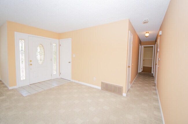 Foto del edificio - 215 Hillcrest Pl