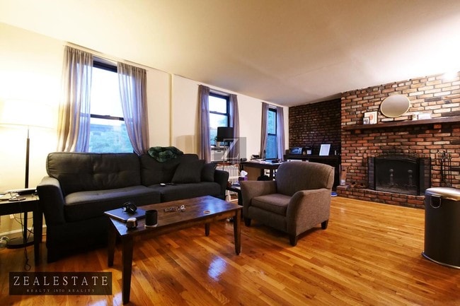 Building Photo - 480 Warren Street