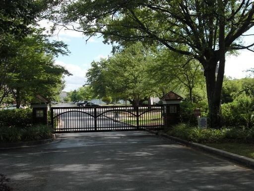 Building Photo - 45 Sycamore Ave