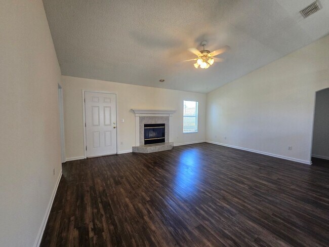 Foto del edificio - Westchase Manor – Spacious 3BR/2BA Single ...