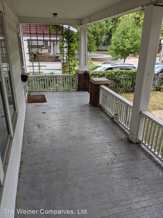 Building Photo - 3 br, 1 bath House - 713 W. Iowa