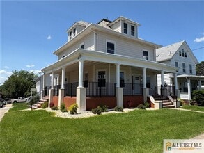 Building Photo - 153 Main St
