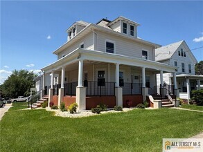 Building Photo - 153 Main St