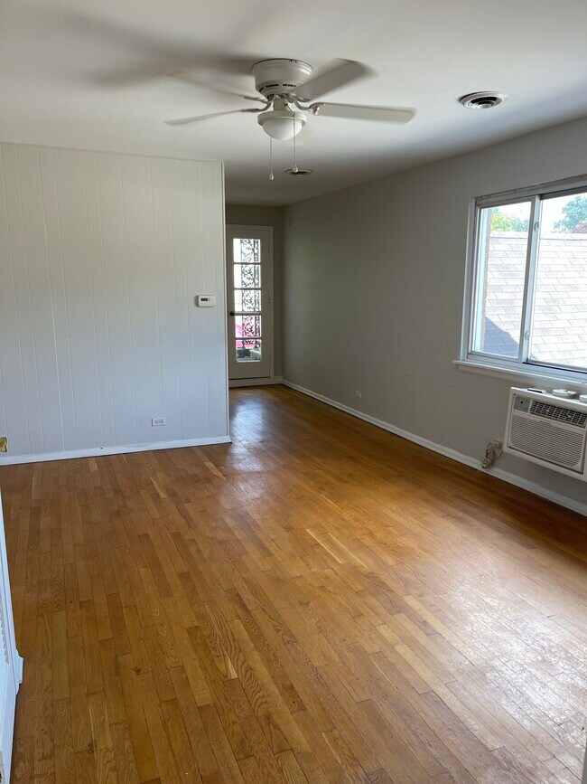 living room - 2906 Central St