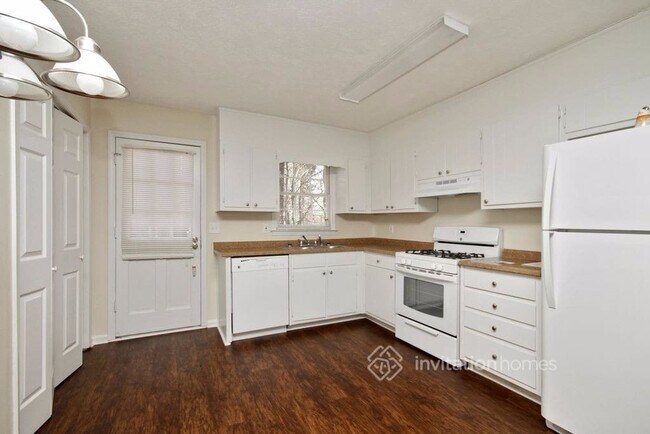 Building Photo - 4660 Candlewyck Way
