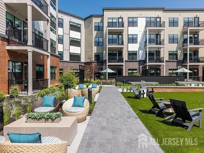 Foto del edificio - 2000 Schindler Dr