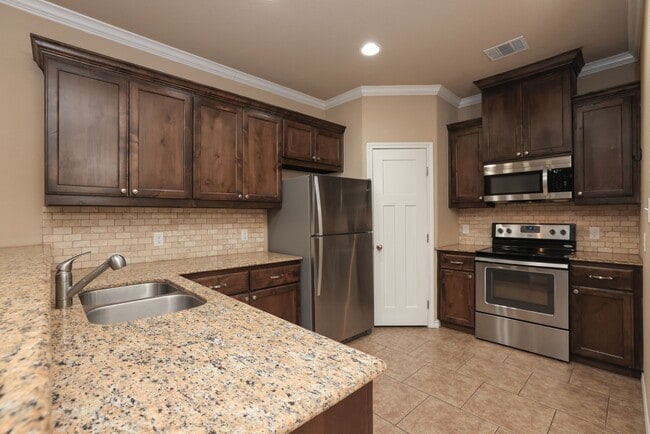 Building Photo - 3110 Claremont Dr