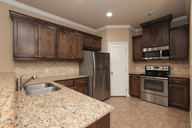 Foto del edificio - 3110 Claremont Dr