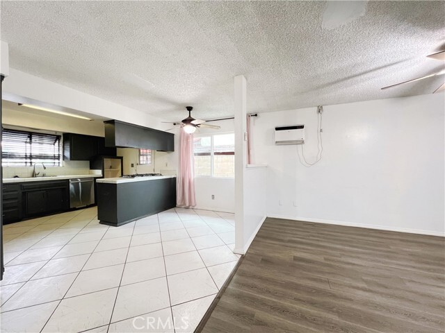 Foto del edificio - 9228 Oleander Ave