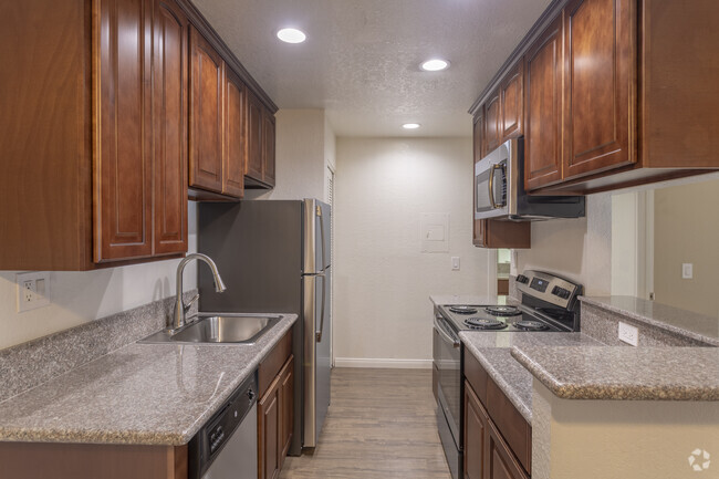 1 BR, 1 BA - 663 SF - Shadowridge Village Apartments