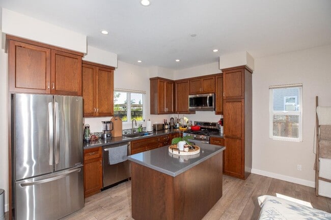 Building Photo - Nature Lover's Newer 1 bedroom single fami...