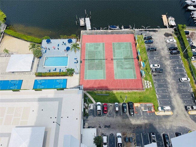 Foto del edificio - 2750 NE 183rd St