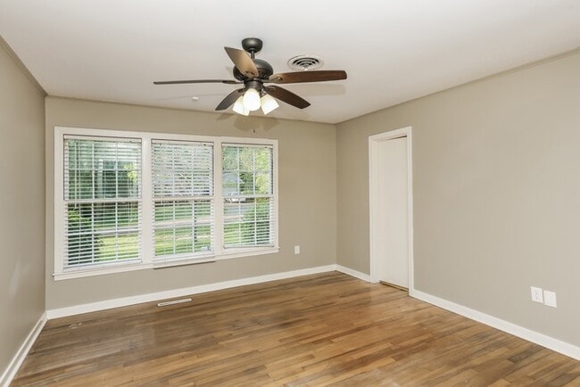Building Photo - Beautiful Home in Jackson with Great Space!