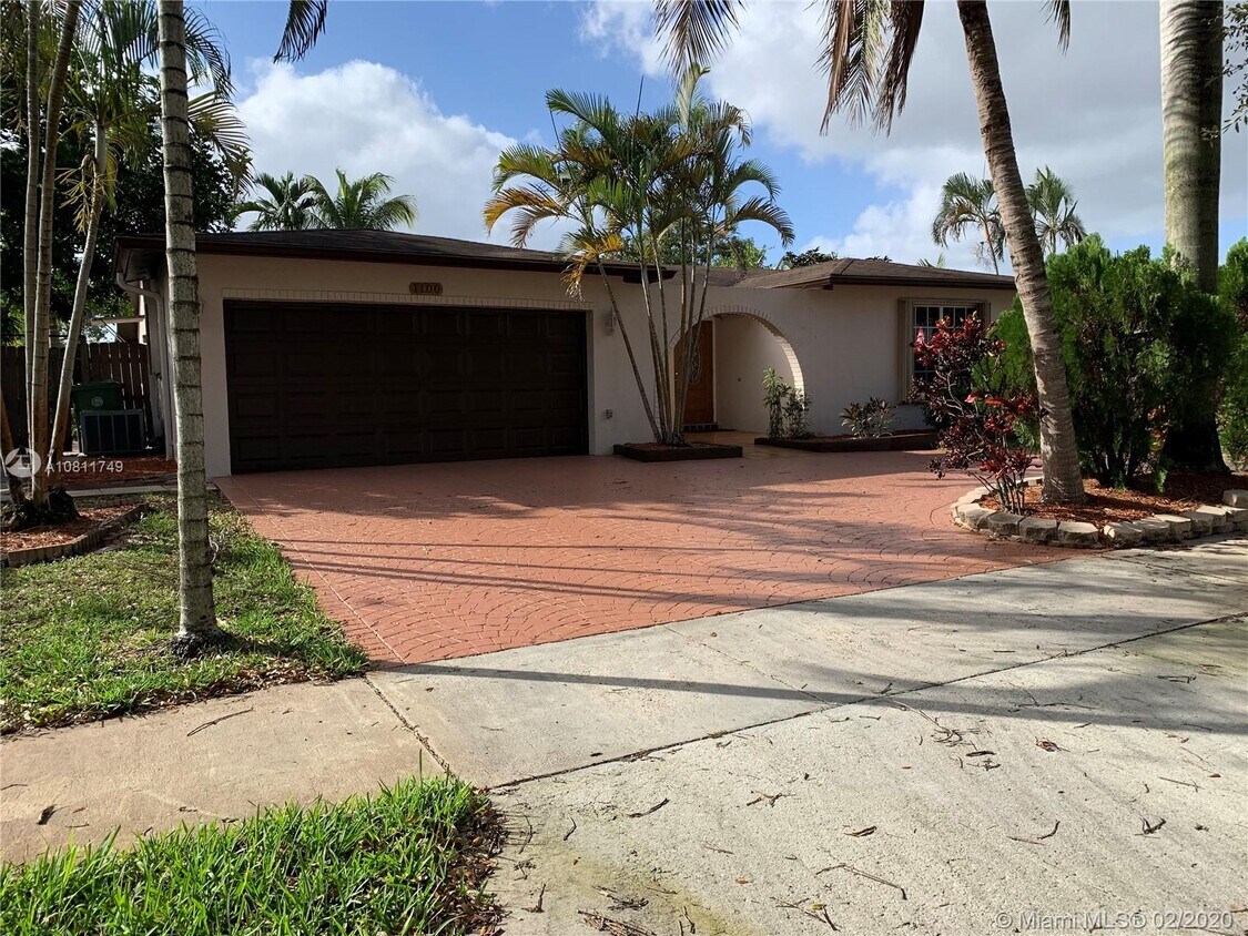1100 N Douglas Rd, Pembroke Pines, FL 33024 House Rental in Pembroke