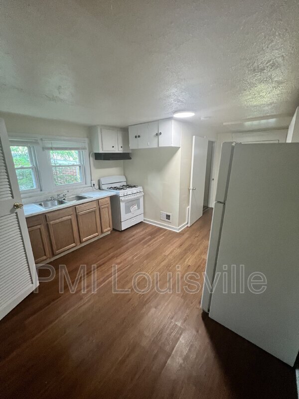 Foto del edificio - 4125 Churchman Ave