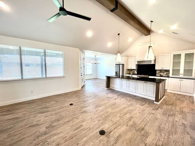 Foto del edificio - 4 Bed/2 Bath Home