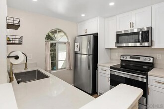 Building Photo - 767 Eastshore Terrace