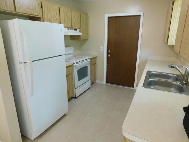 Building Photo - 5403 Eastwood Dr