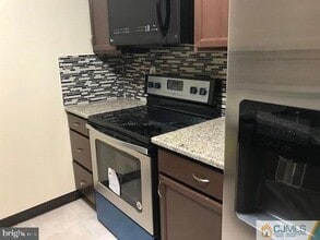 Building Photo - 8402 Tamarron Dr