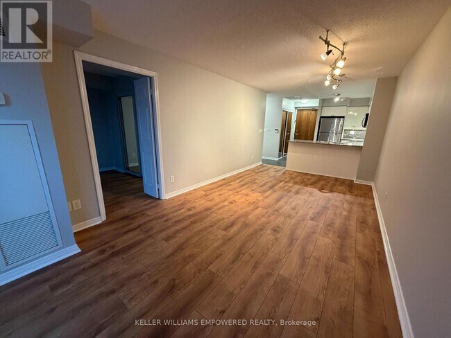 Building Photo - 185 Oneida Crescent