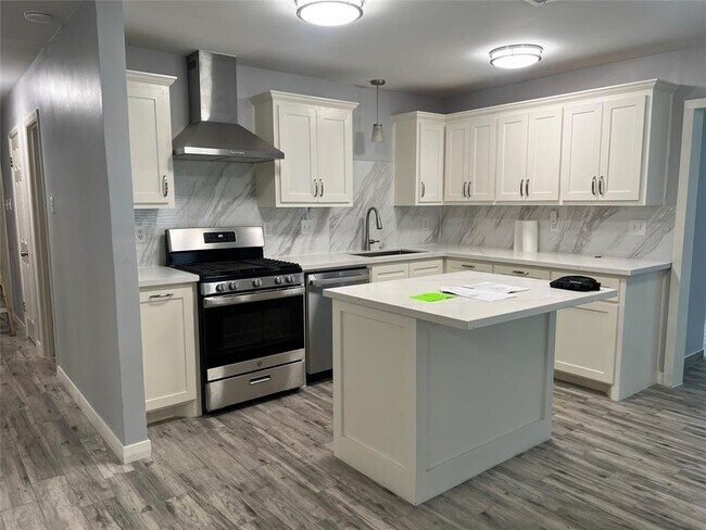 Foto del edificio - 5807 W 43rd St