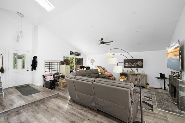 Foto del edificio - 20643 Calhaven Dr