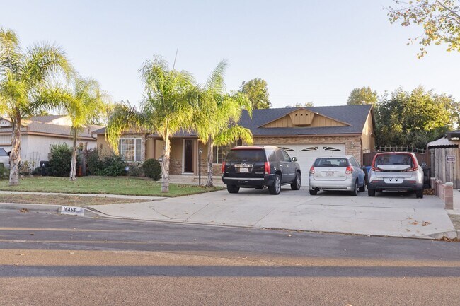 Foto del edificio - Large 4 Bedroom Family Home with Pool in N...