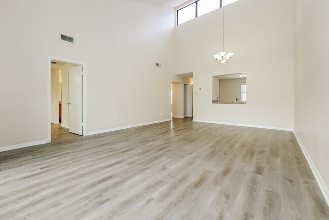 Foto del edificio - 304 Lakeview Dr E